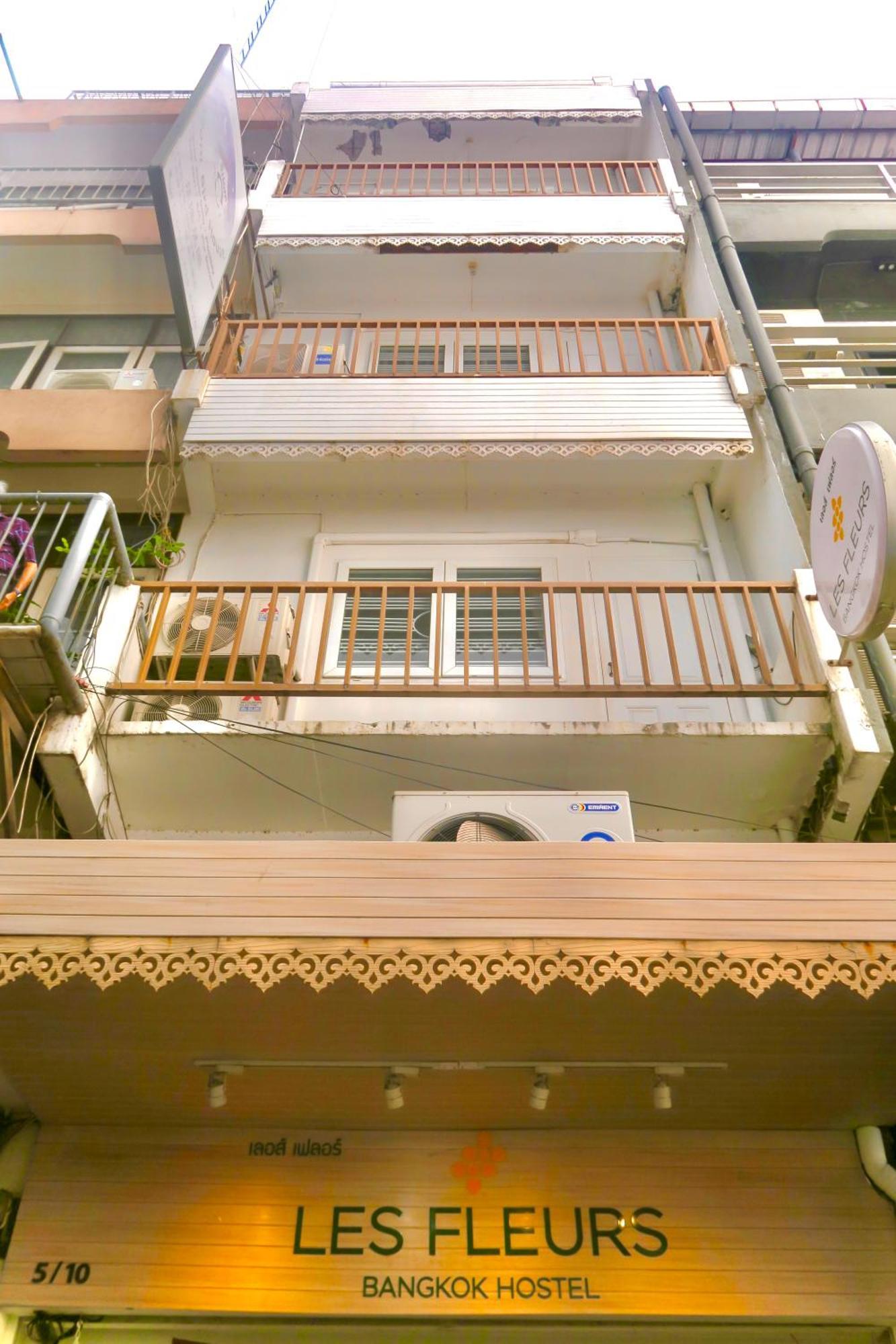 Les Fleurs Bangkok Hostel Exteriör bild