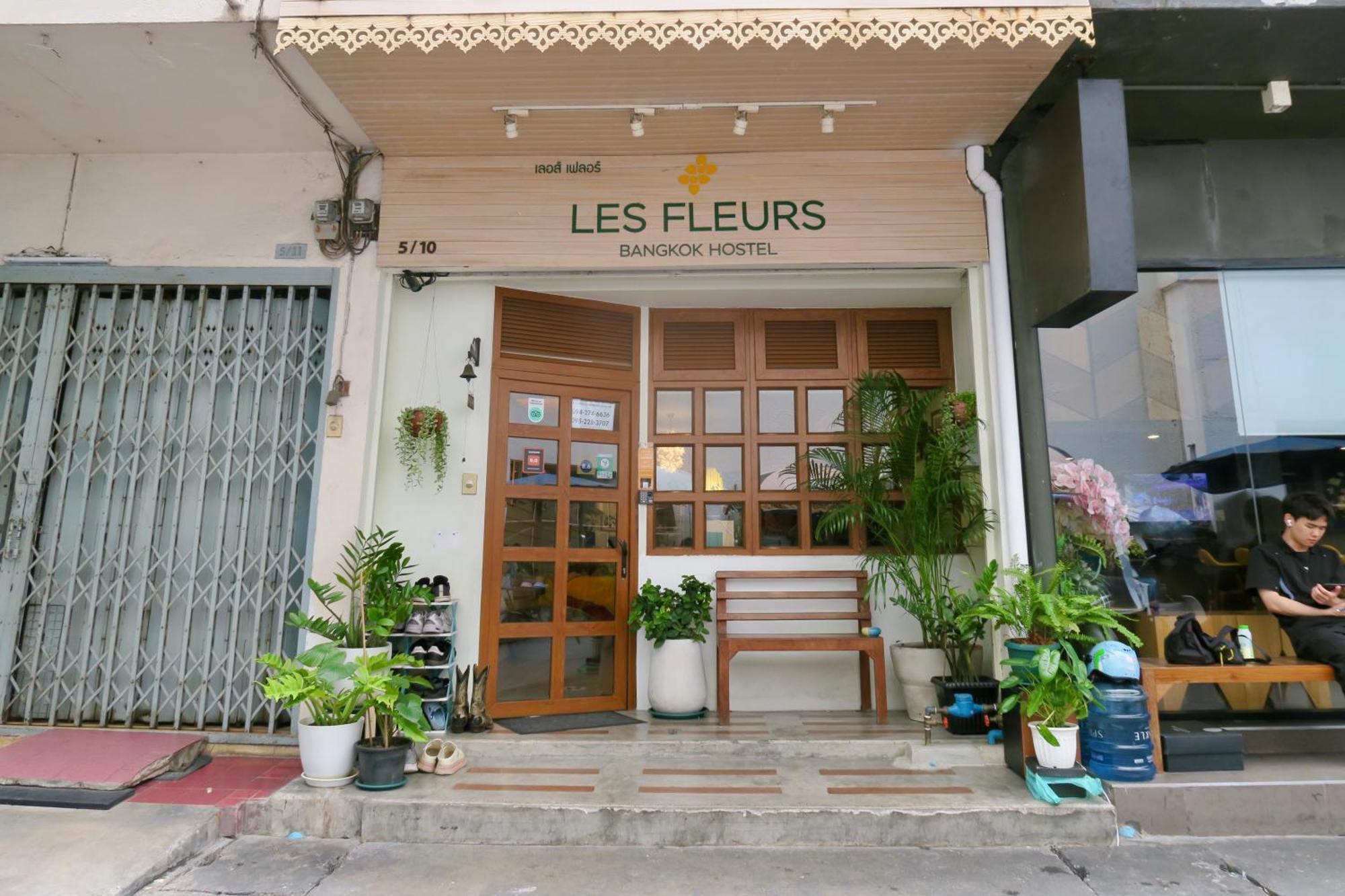 Les Fleurs Bangkok Hostel Exteriör bild