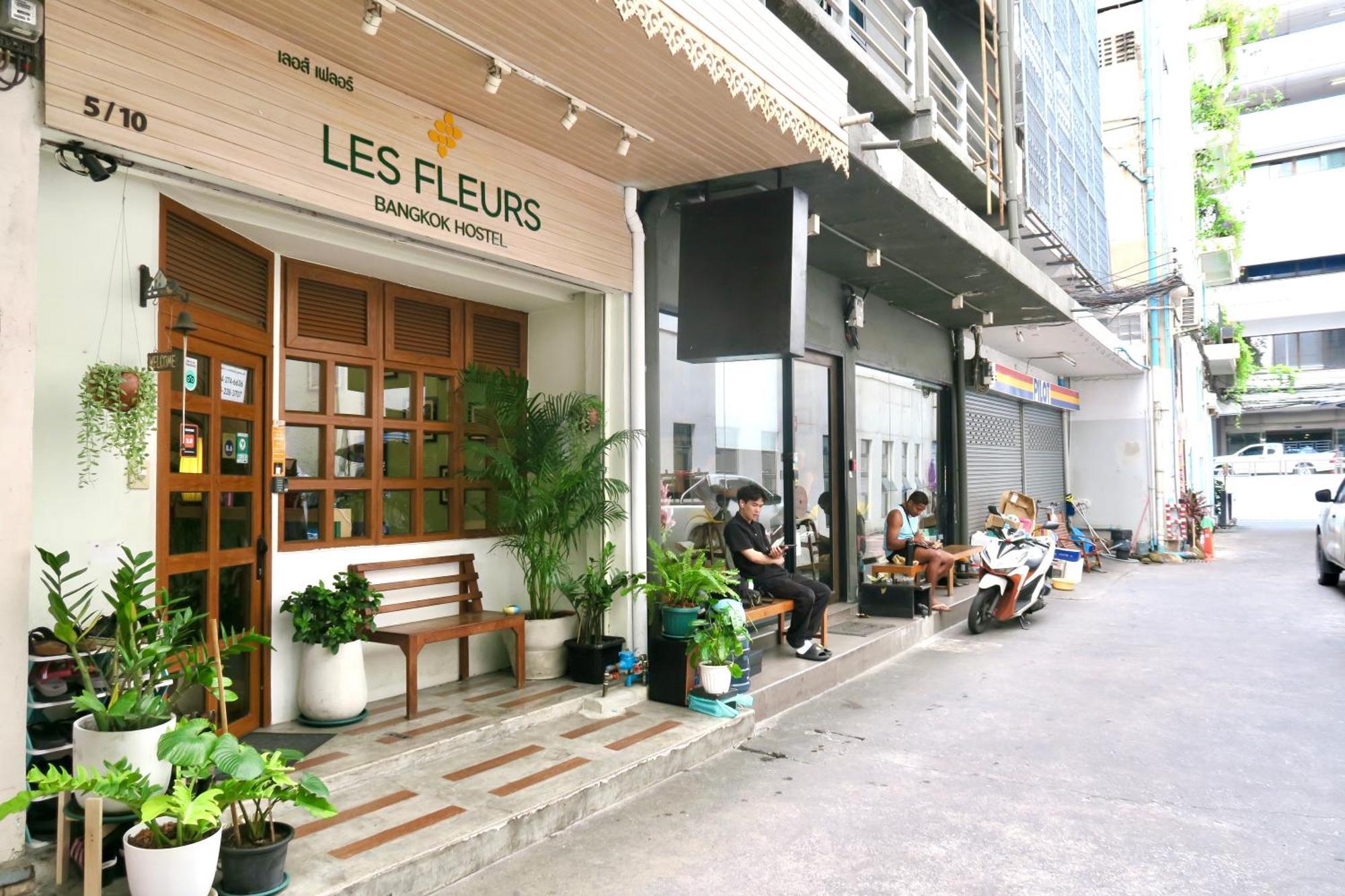 Les Fleurs Bangkok Hostel Exteriör bild