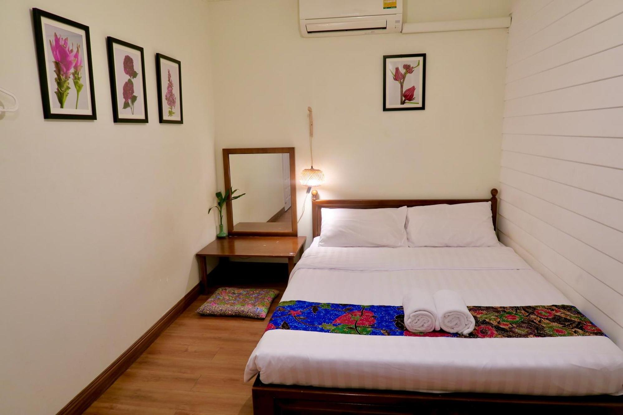 Les Fleurs Bangkok Hostel Exteriör bild
