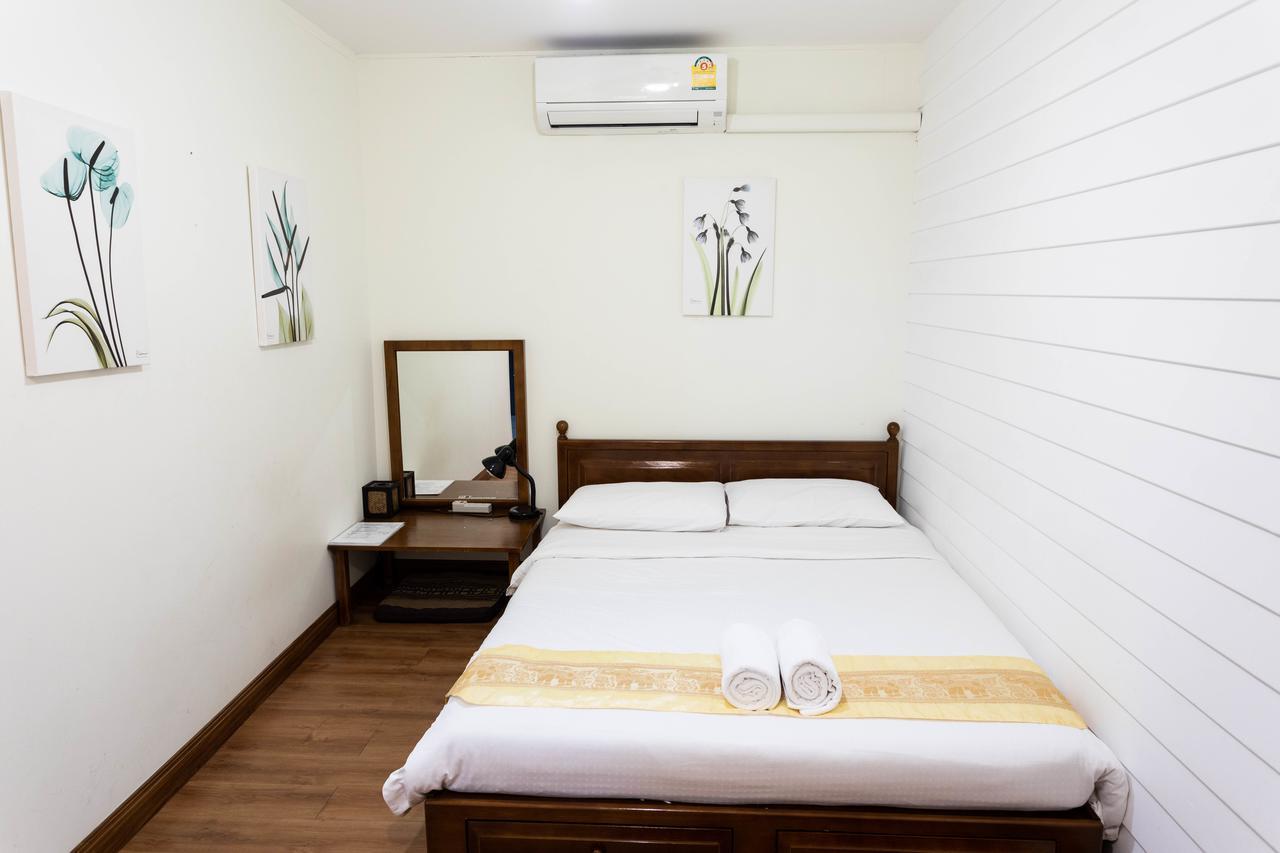 Les Fleurs Bangkok Hostel Exteriör bild